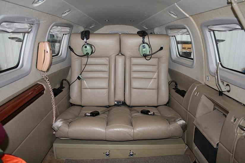 Piper PA-47 PiperJet kabīne